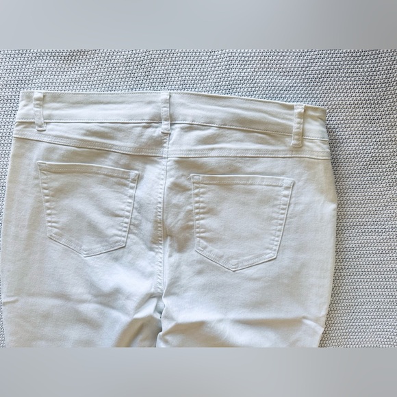 d. jeans Stretchy Women's Cropped White Jeans - Picture 5 of 9